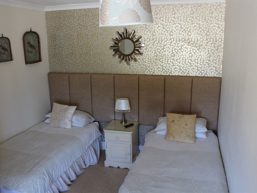 Laurels Guesthouse Witney Exterior foto