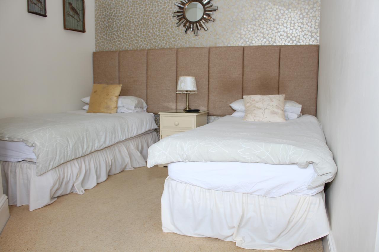 Laurels Guesthouse Witney Exterior foto